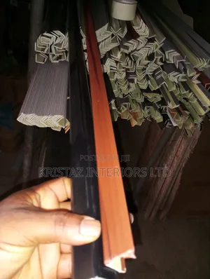 Angle for Fluted Panel