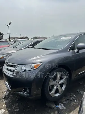 Toyota Venza V6 AWD 2011 Gray