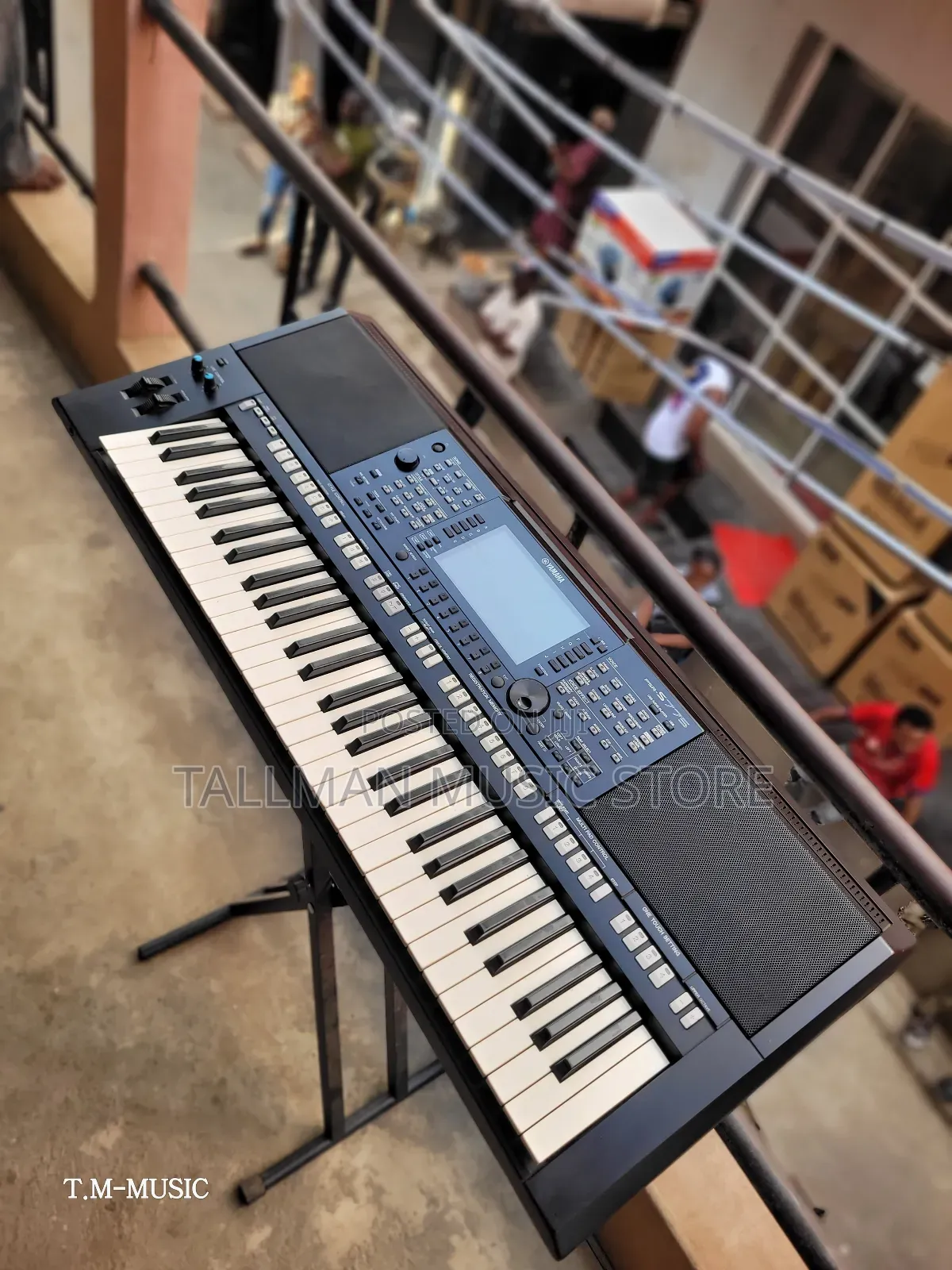 Yamaha PSR S775
