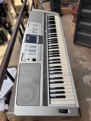Yamaha DGX 305