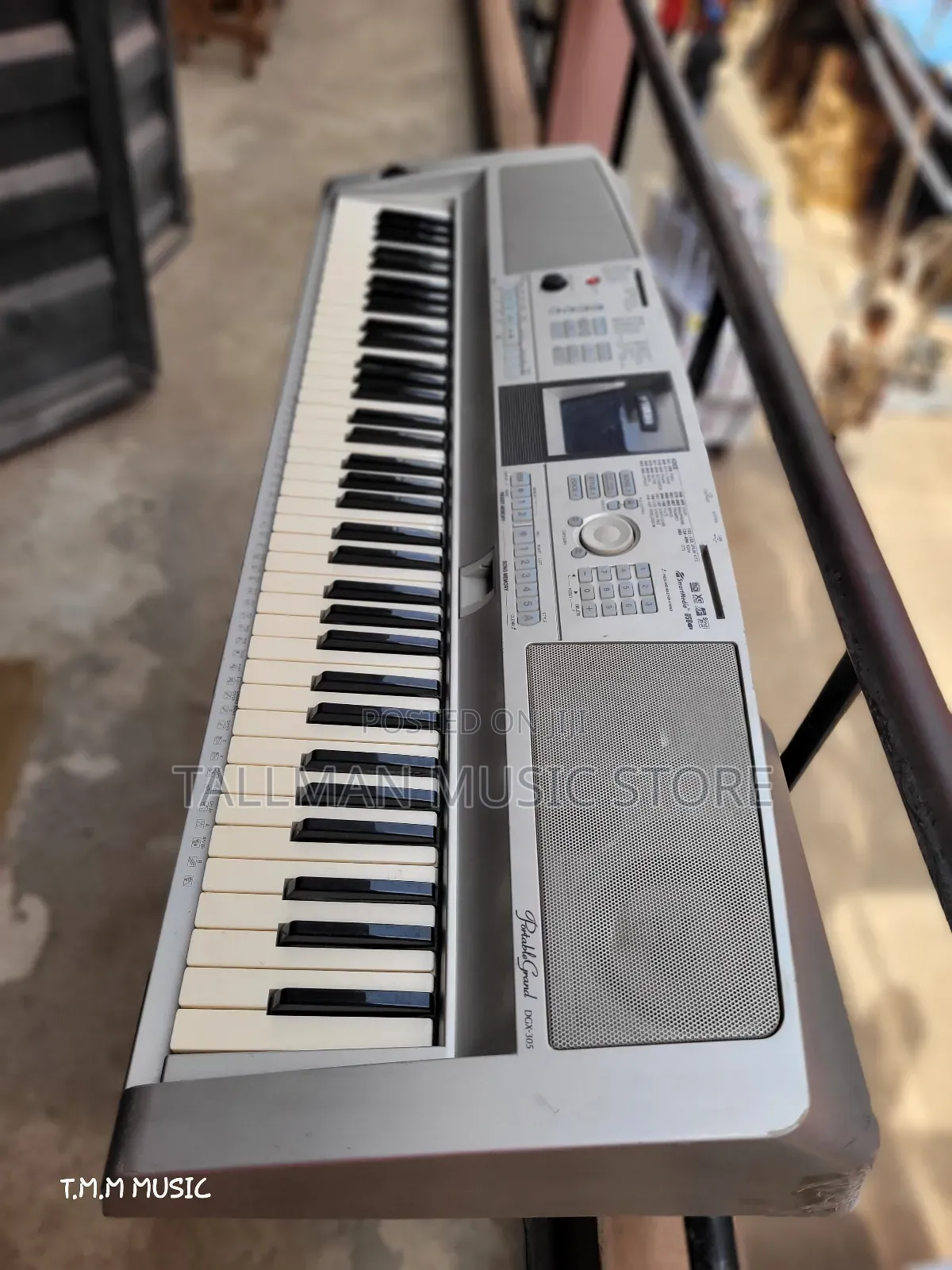 Yamaha DGX 305