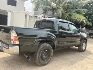 Toyota Tacoma V6 4dr Access Cab 4WD 6.1 ft. SB (4.0L 6cyl 5A) 2014