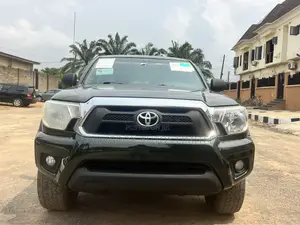 Toyota Tacoma V6 4dr Access Cab 4WD 6.1 ft. SB (4.0L 6cyl 5A) 2014