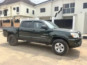 Toyota Tacoma V6 4dr Access Cab 4WD 6.1 ft. SB (4.0L 6cyl 5A) 2014