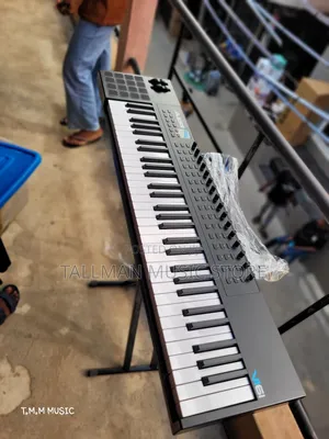 Alesis Vi61