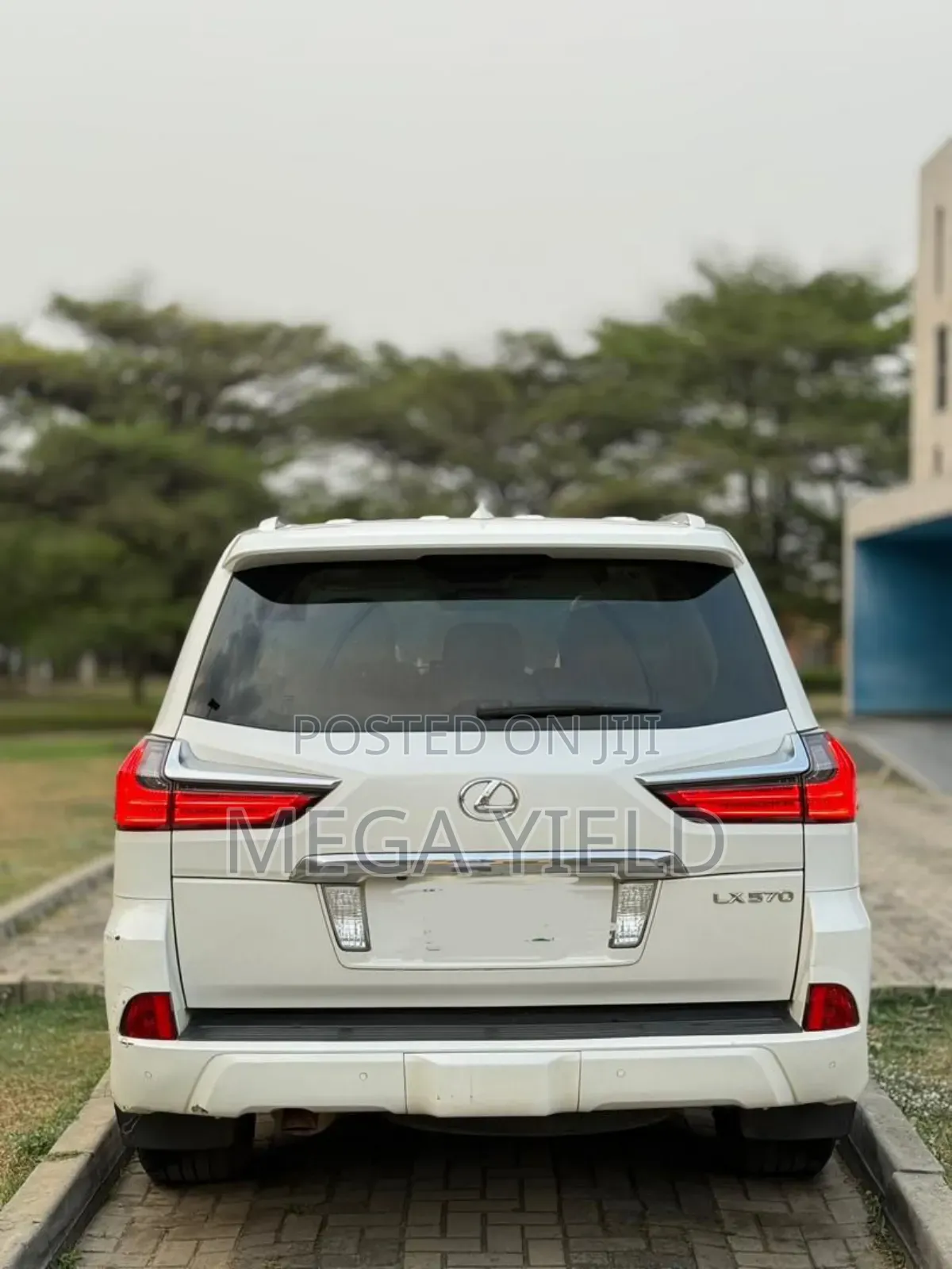 Lexus LX 570 (5 seats) AWD 2017 White