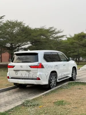 Lexus LX 570 (5 seats) AWD 2017 White