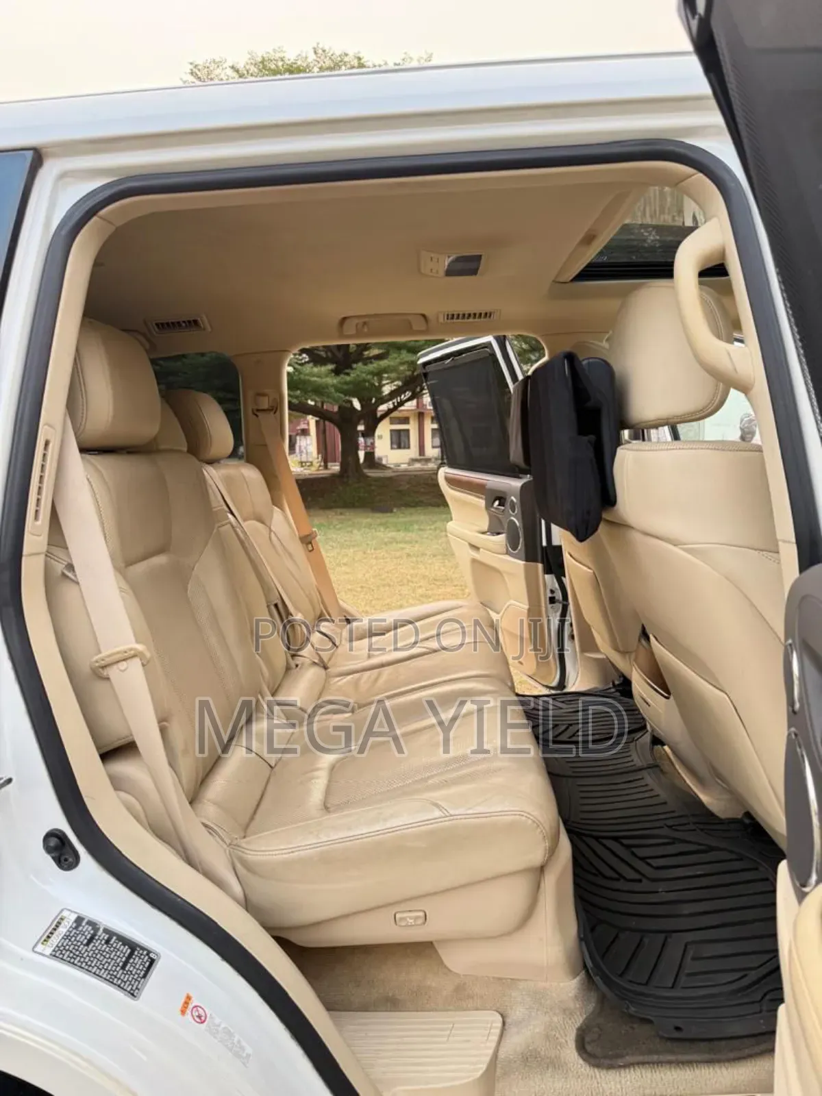 Lexus LX 570 (5 seats) AWD 2017 White