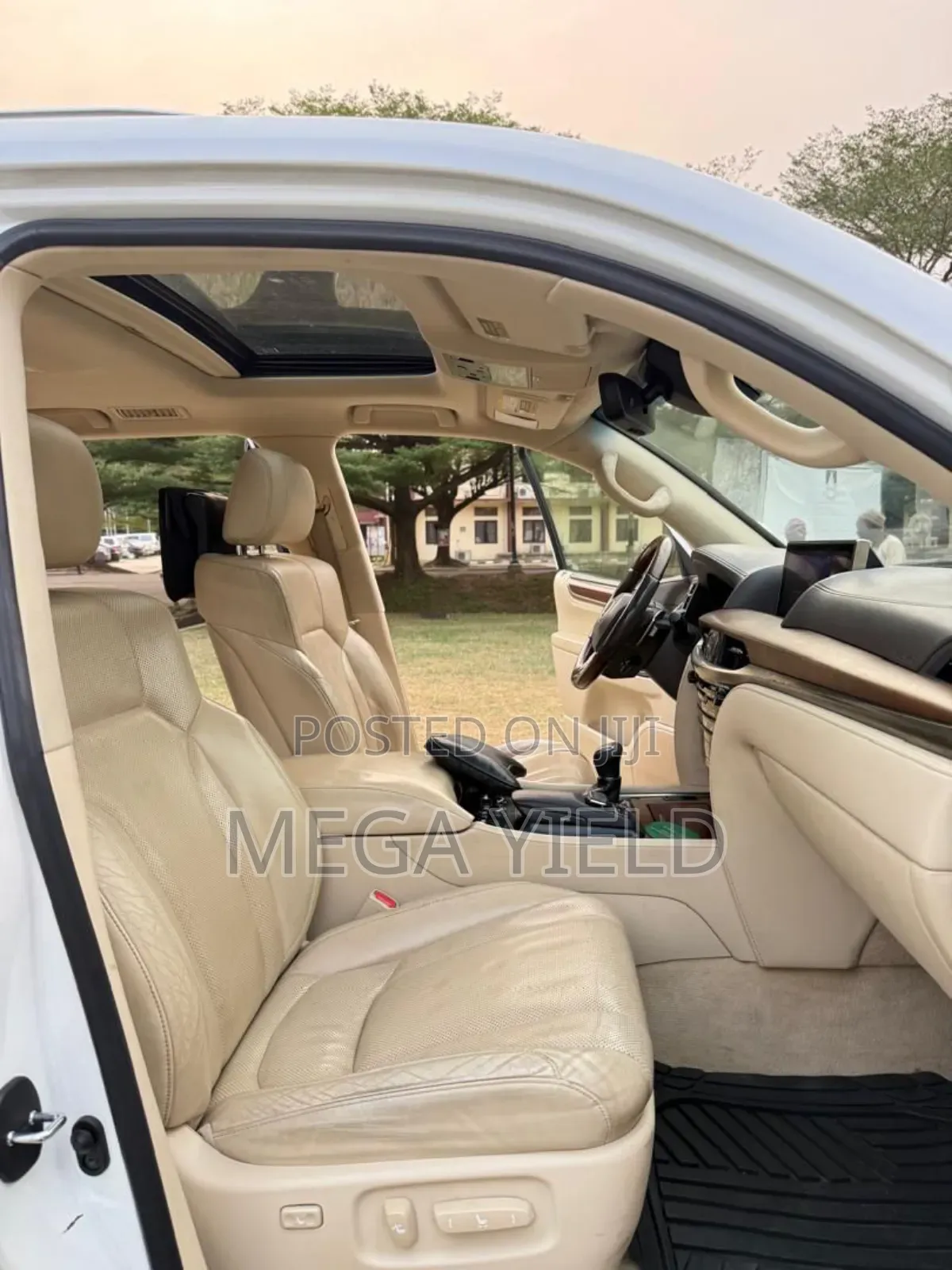Lexus LX 570 (5 seats) AWD 2017 White
