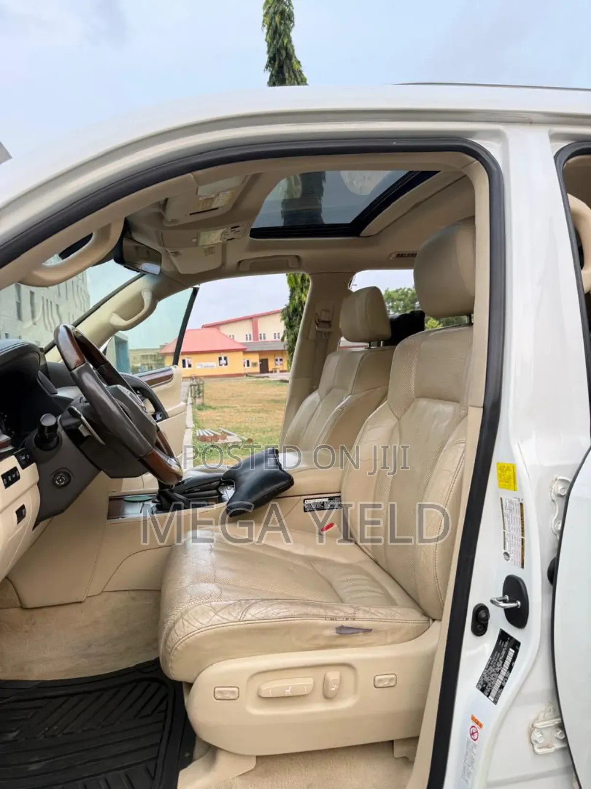 Lexus LX 570 (5 seats) AWD 2017 White