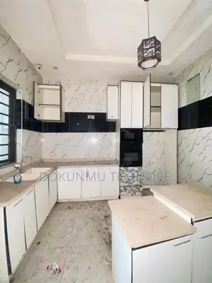 4bdrm Shared Apartment in Ikota Gra for rent