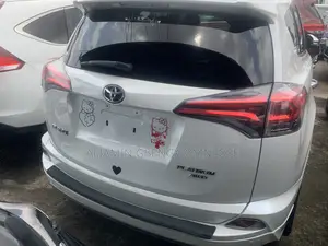 Toyota RAV4 Platinum AWD (2.5L 4cyl 6A) 2017 White
