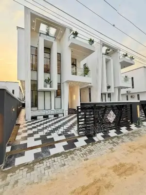 5bdrm Duplex in Chevron for sale