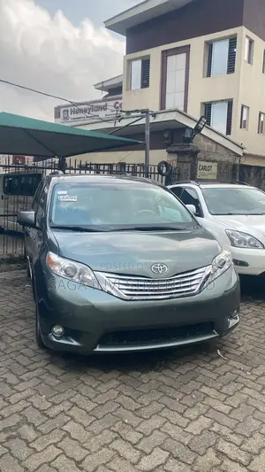 Toyota Sienna XLE AWD 7-Passenger 2013 Green
