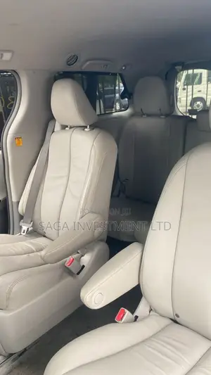 Toyota Sienna XLE AWD 7-Passenger 2013 Green