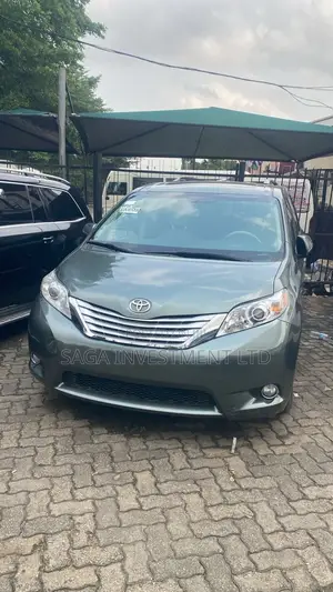 Toyota Sienna XLE AWD 7-Passenger 2013 Green