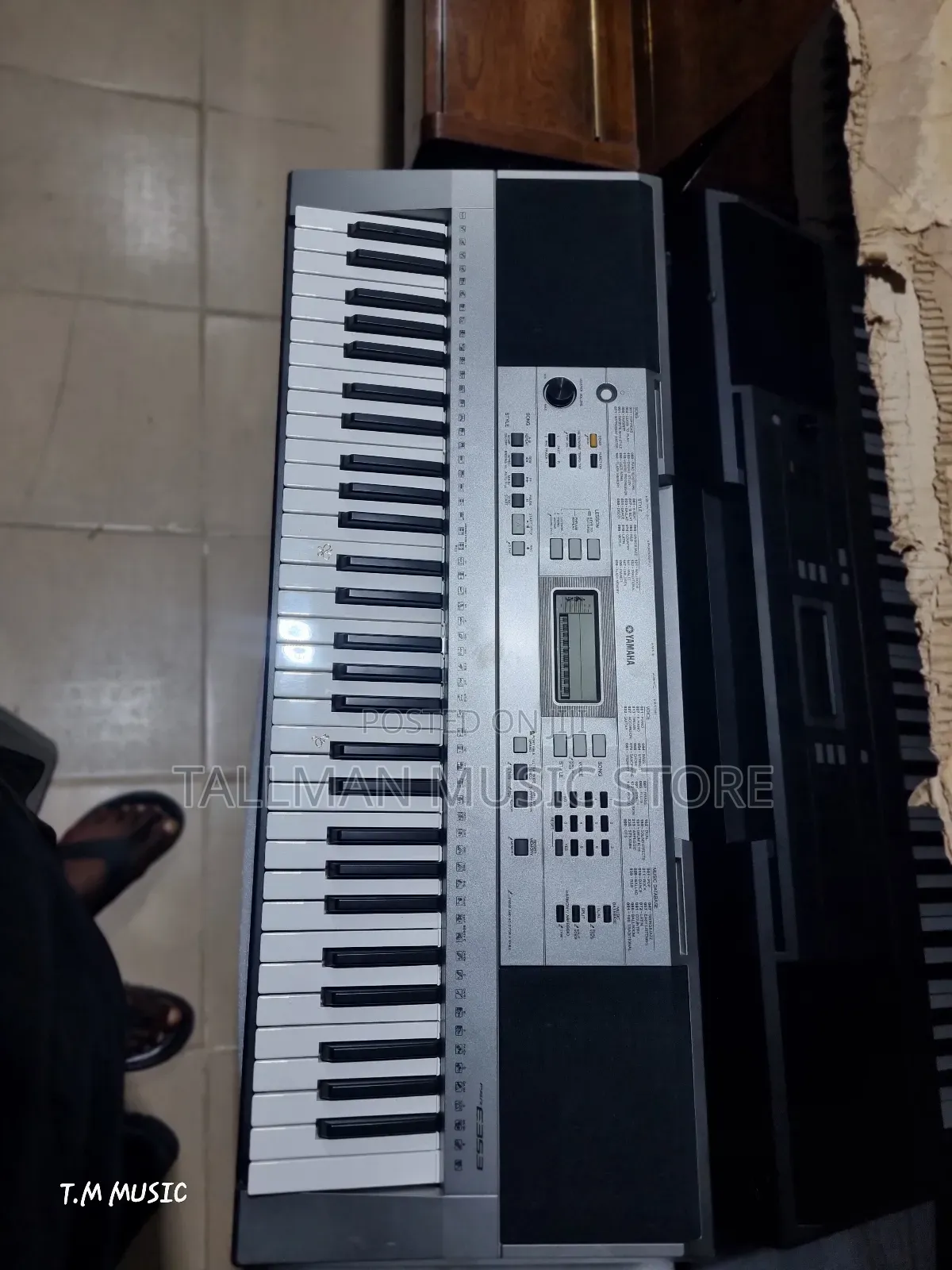Yamaha PSR E353