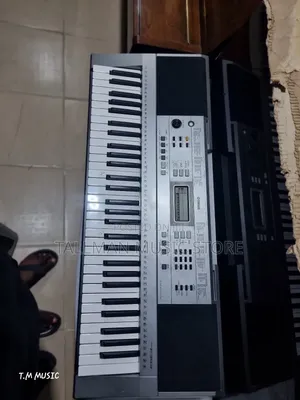 Yamaha PSR E353