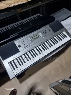 Yamaha PSR E353