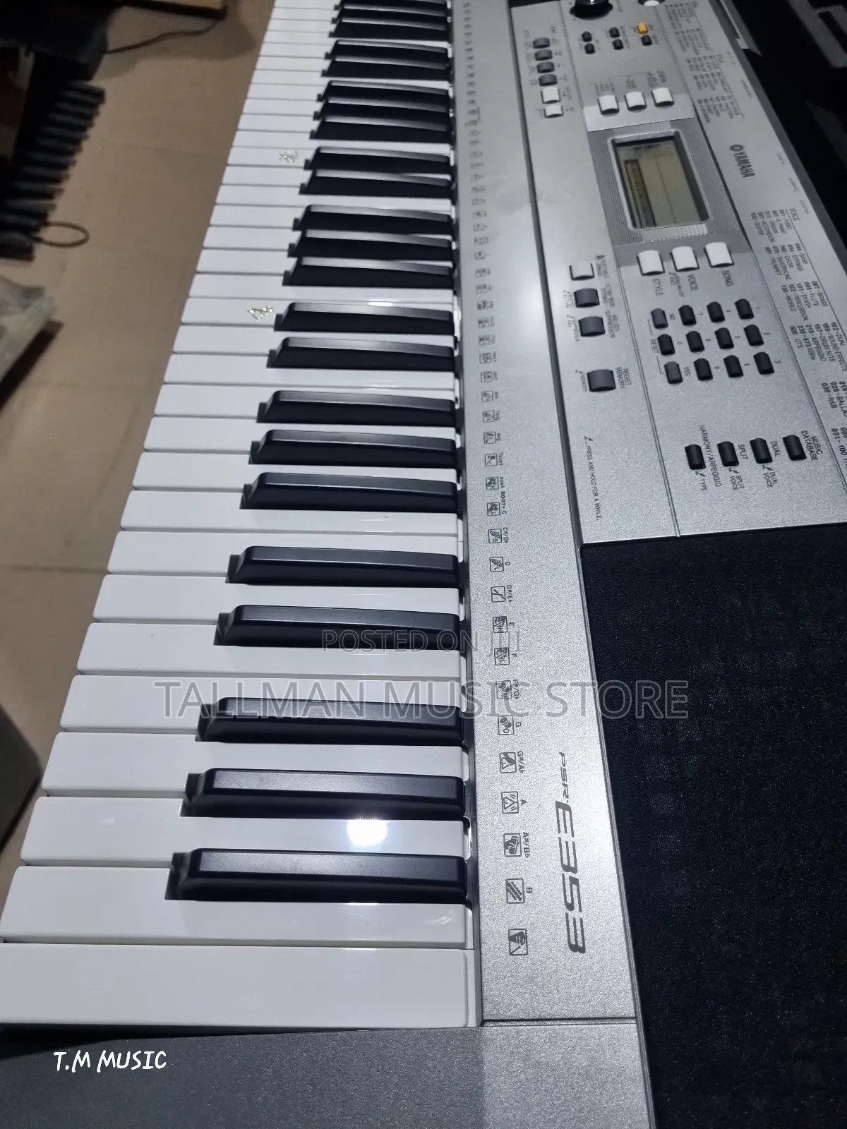 Yamaha PSR E353