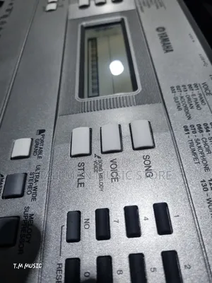 Yamaha PSR E353