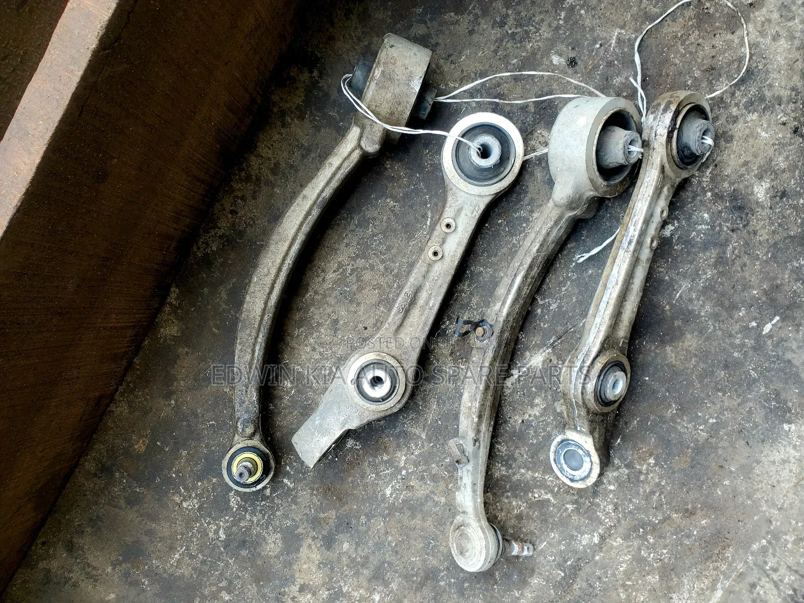 Hyundai Genesis Front Arms Set