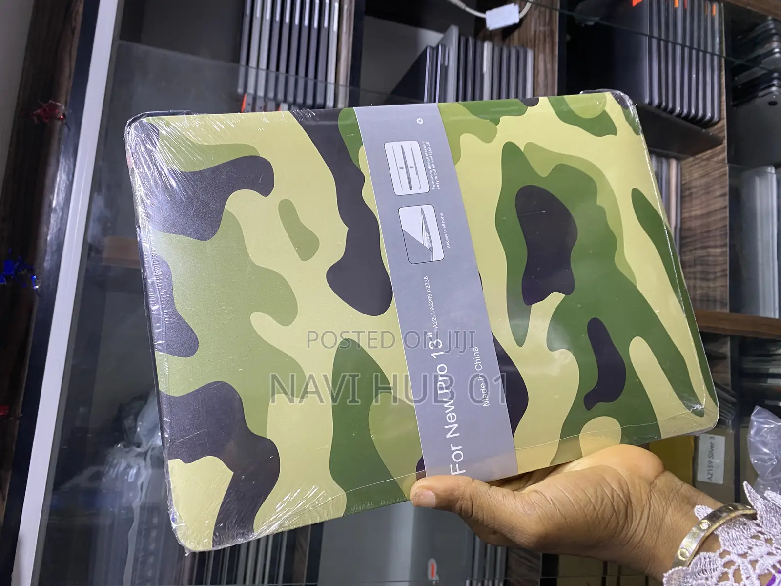13 Inch Macbook Pro 2020 Pouch With Accessories