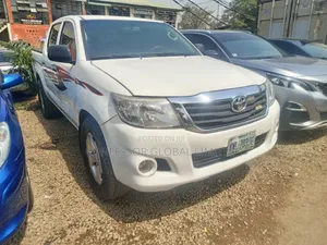 Toyota Hilux 2012 White