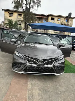 Toyota Camry SE (2.5L 4cyl 8A) 2019