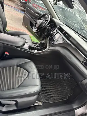 Toyota Camry SE (2.5L 4cyl 8A) 2019