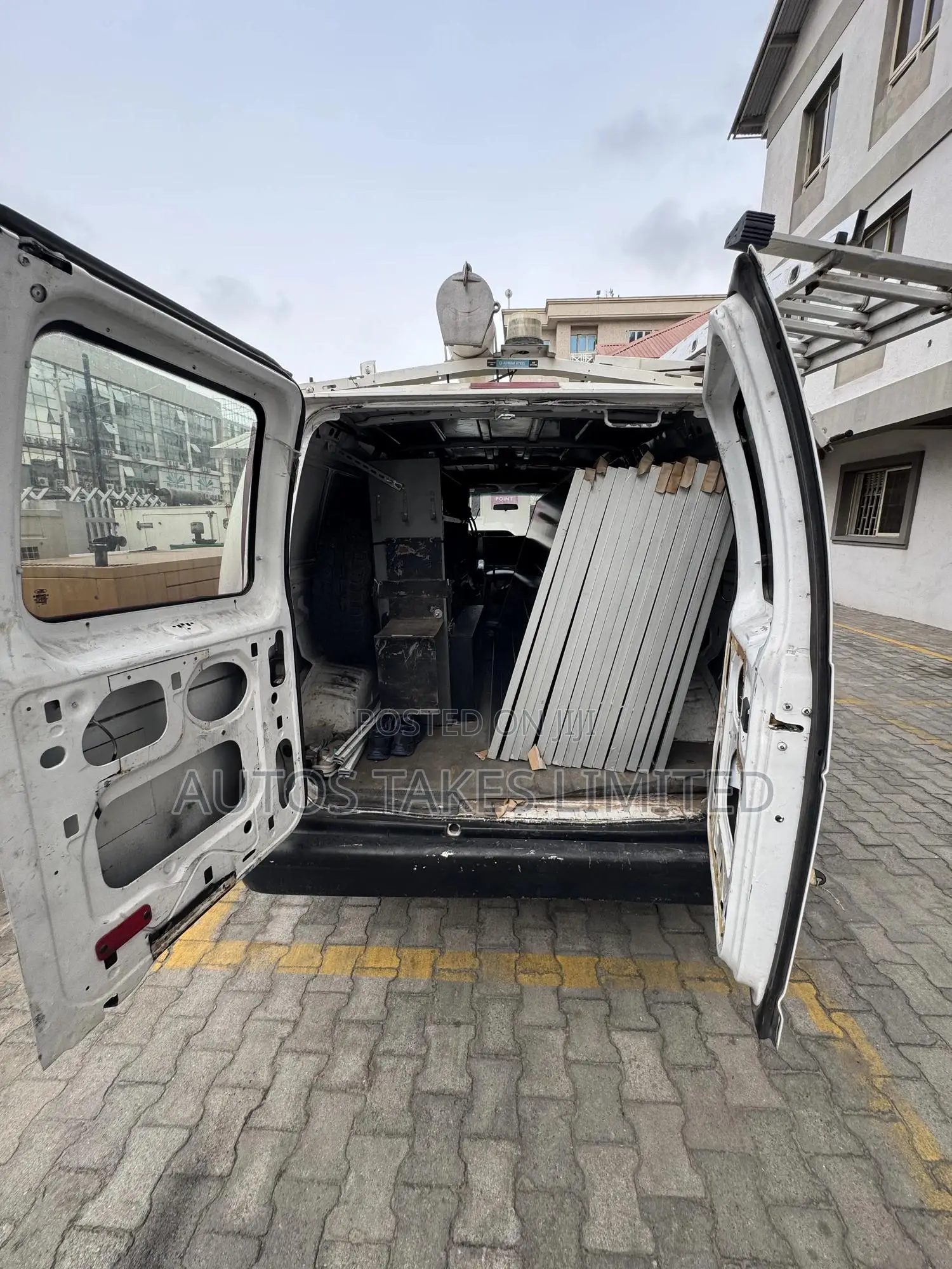 Ford Excursion 2010 White