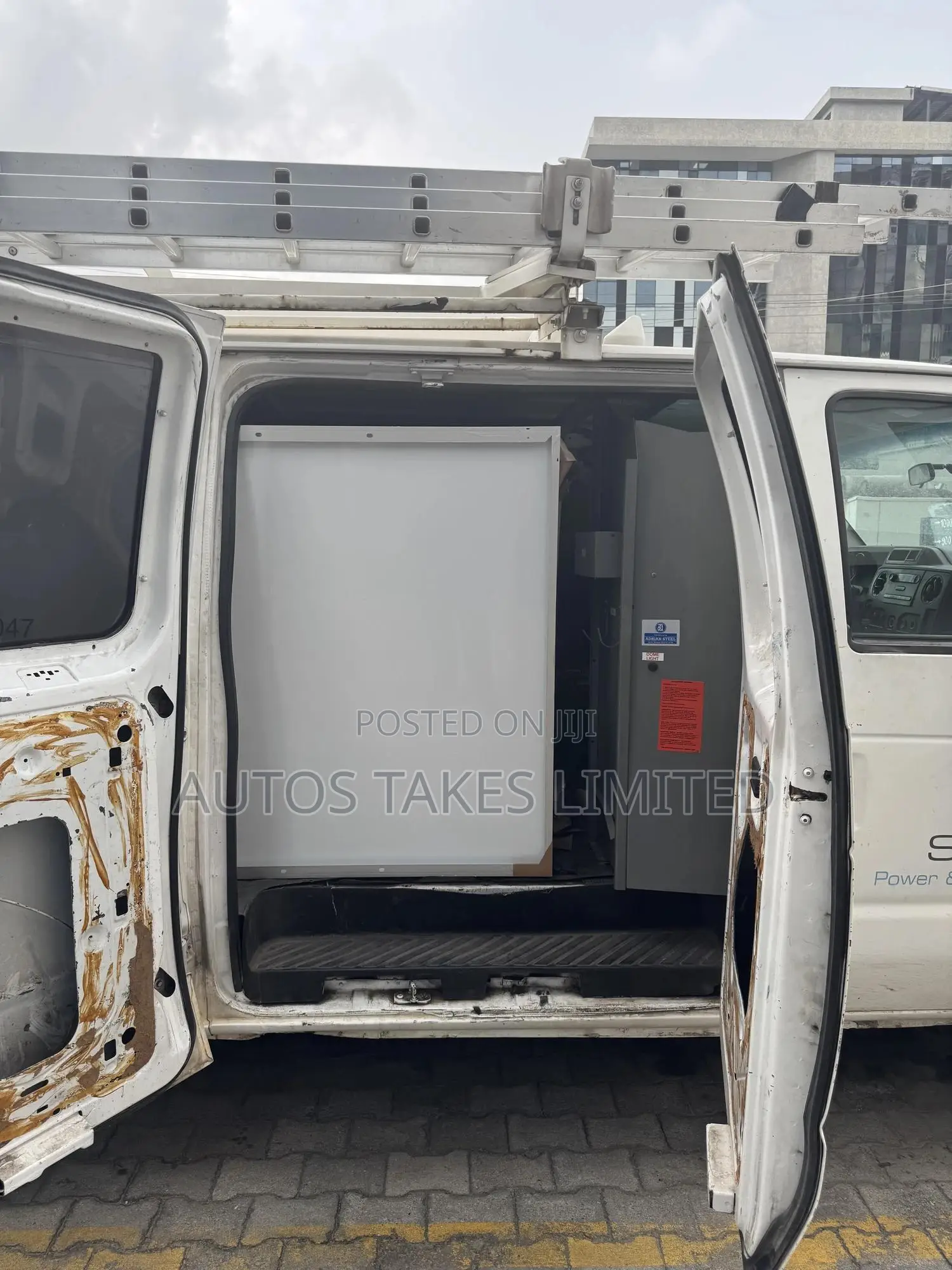 Ford Excursion 2010 White