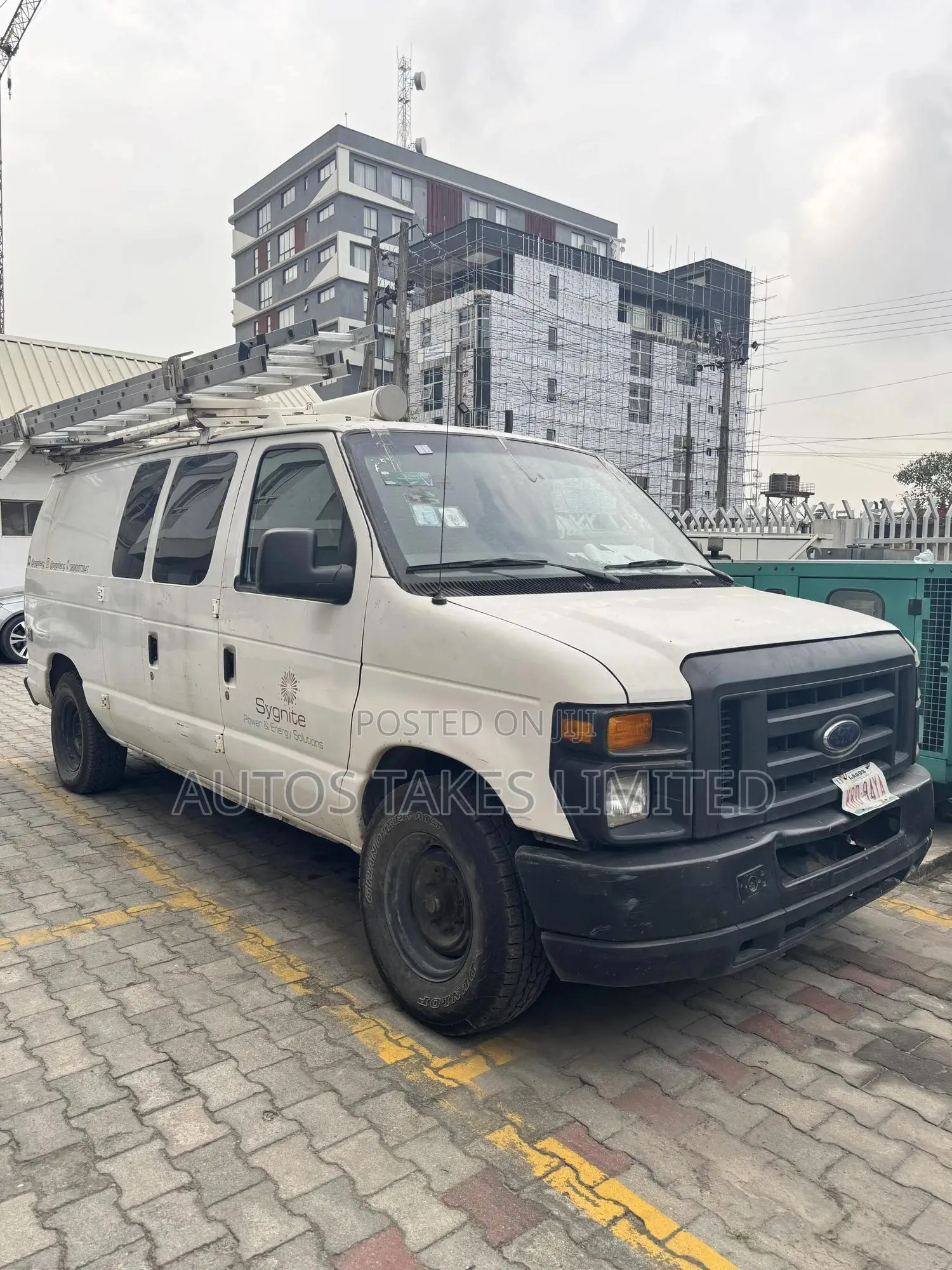 Ford Excursion 2010 White