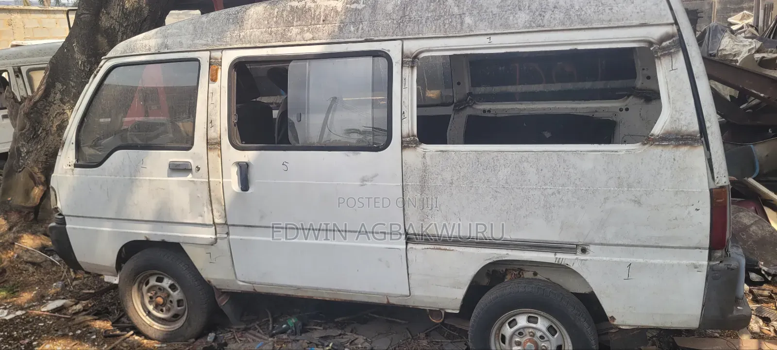 Mitsubishi Delica 2002 White