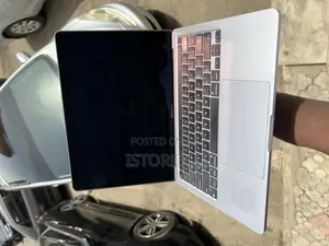 Laptop Apple MacBook Pro 2022 M2 8GB Apple M2 SSD 256GB