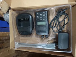 Motorola Mt-777 Two-Way Radio Walkie-Talkie Kit.