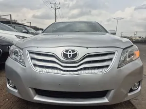 Toyota Camry XLE V6 4dr Sedan (3.5L 6cyl 6A) 2011 Silver