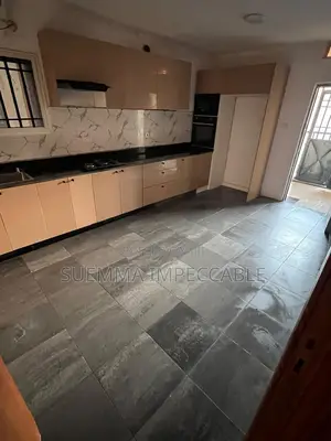 4bdrm Maisonette in Lekki Phase 1 for rent
