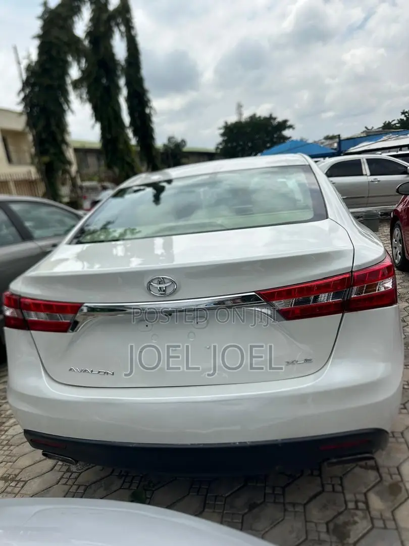 Toyota Avalon 2013 White