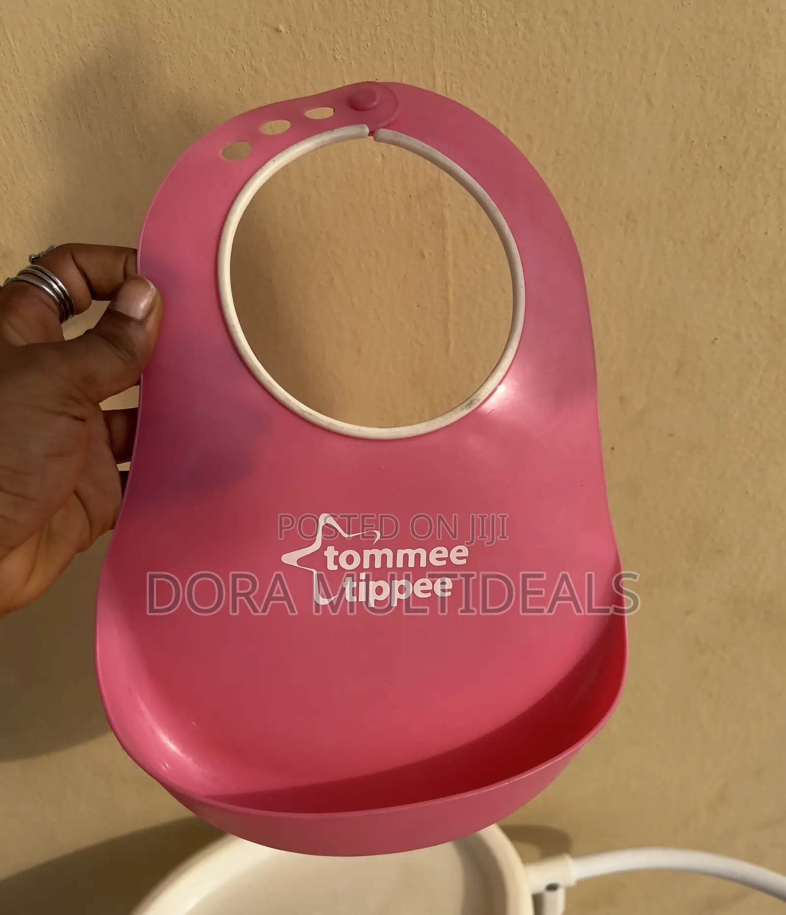 Tommee Tippee Essentials Comfi Bib, Designed for Babies and Toddlers