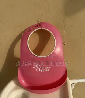Tommee Tippee Essentials Comfi Bib, Designed for Babies and Toddlers
