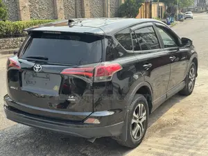 Toyota RAV4 LE 4dr SUV (2.5L 4cyl 6A) 2018 Black
