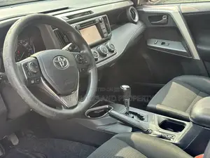 Toyota RAV4 LE 4dr SUV (2.5L 4cyl 6A) 2018 Black