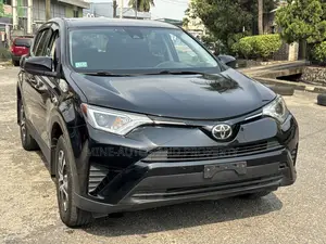 Toyota RAV4 LE 4dr SUV (2.5L 4cyl 6A) 2018 Black