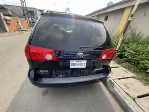Toyota Sienna 2006 Blue