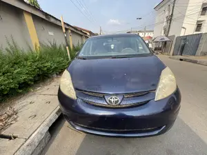Toyota Sienna 2006 Blue