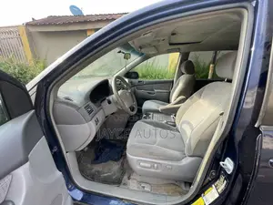 Toyota Sienna 2006 Blue