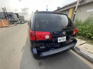 Toyota Sienna 2006 Blue