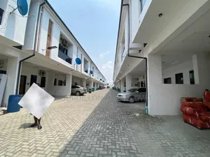 4bdrm Duplex in Harris Drive By Vgc for rent