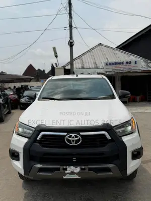 Toyota Hilux 2021 White